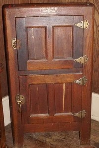 lot 391 image: antique Herrick ice box