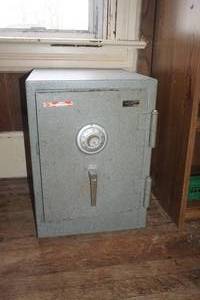 lot 392 image: Gardall safe