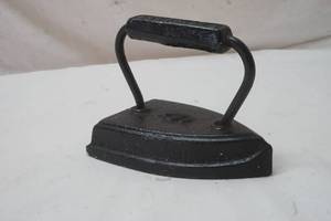 lot 404 image: cast iron sade iron