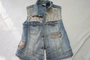 lot 411 image: womens jean vest