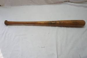 lot 423 image: vintage Louisville slugger bat