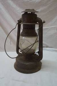 lot 425 image: antique kerosene lantern