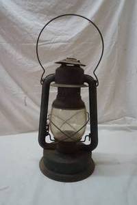 lot 426 image: antique kerosene lantern