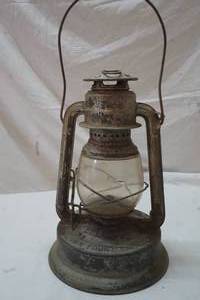 lot 427 image: antique kerosene lantern