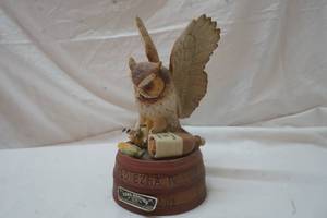 lot 431 image: vintage Ezra owl decanter