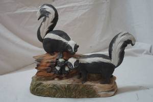 lot 436 image: vintage Foss skunk decanter