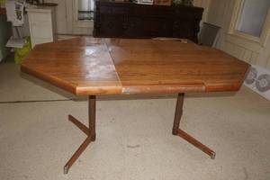 lot 449 image: dining room table