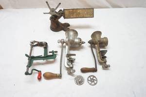 lot 465 image: antique kitchen items