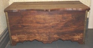 lot 475 image: wood chest