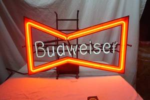 lot 518 image: Budweiser lighted bar sign