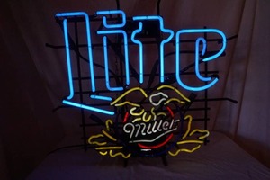 lot 519 image: Miller lighted bar sign