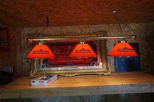 lot 525 image: Budweiser billiard light