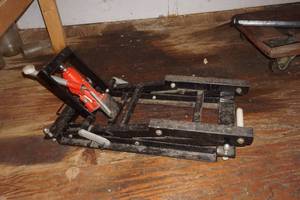 lot 548 image: motorcycle jack