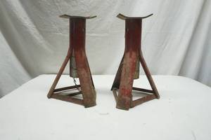 lot 552 image: floor jacks