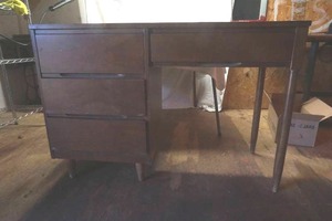 lot 553 image: wood desk