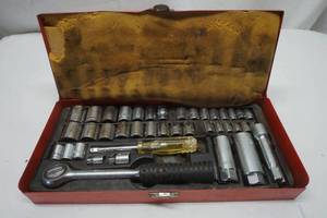 lot 563 image: tools