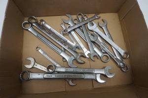 lot 568 image: metric tools