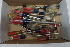 lot 571 image: tools