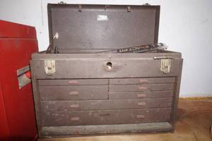 lot 582 image: meal toolbox