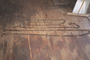 lot 592 image: chain