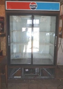 lot 593 image: commercial beverage cooler