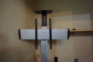 lot 17 image: Wheeled Entertainment System Holder