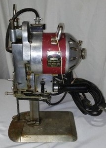 Eastman Straight Fabric Cutter Class 551.
