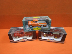 (3) 118th Diecast 57 Chevy Cameo, 78 Dodge Warlock, 78 Dodge Lil Red Truck