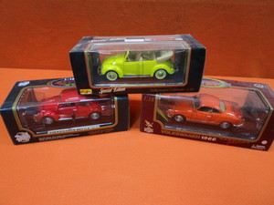 (3) 118th Diecast 67 VW Beatle, 51 VW Cabriolet, 66 VW Karmann-Gia