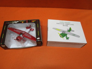 John Deere & International Harvester Diecast Planes