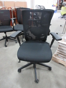 lot 744 image: KI ALTUS PROFESSIONAL TASK CHAIR