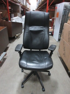 lot 747 image: GLOBAL TRIUMPH EXECUTIVE CHAIRS