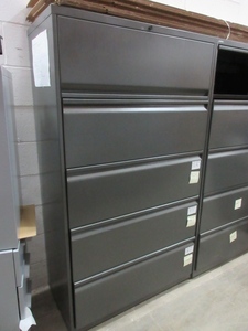 lot 757 image: KNOLL CALIBRE 5 DRAWER LATERAL FILE