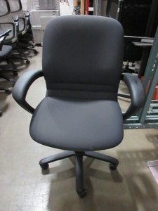 lot 766 image: STEELCASE UPHOLSTERED OFFICE CHAIRS