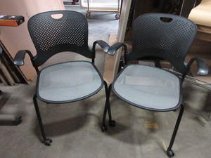 lot 768 image: HERMAN MILLER CAPER TASK CHAIRS WITH WHEELS