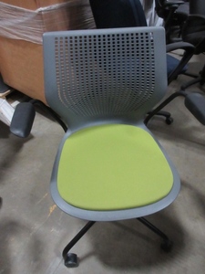 lot 769 image: KNOLL TASK CHAIRS