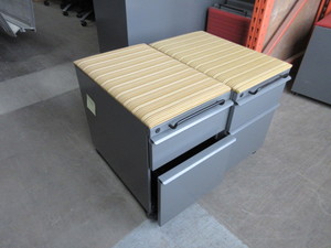 lot 788 image: KNOLL CALIBRE ROLLING FILE PEDESTALS WITH UPHOLSTERED TOPS