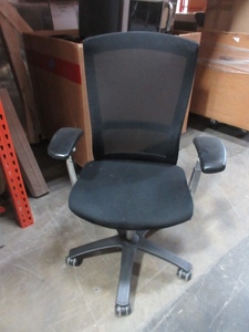 lot 816 image: KNOLL ADJUSTABLE OFFICE CHAIRS
