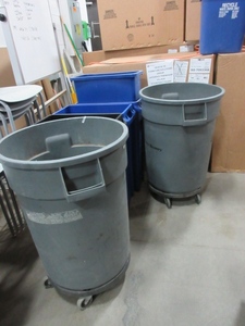 lot 831 image: RUBBERMAID RECYCLE BINS