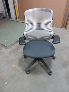 lot 723 image: KNOLL GENERATION ERGONOMIC CHAIRS