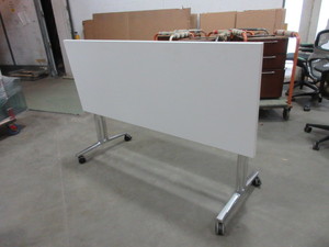 lot 730 image: HERMAN MILLER EVERYWHERE FLIP TOP TABLES