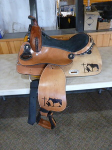 lot 6 image: Dovblet Saddlery 16 Saddle