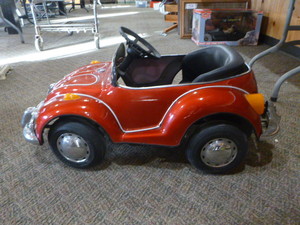 lot 39 image: Junior Sportster Battery-Operated Car