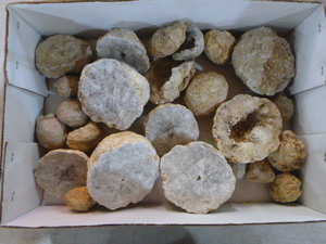 lot 63 image: Box of Geodes