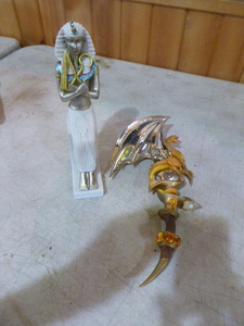 lot 76 image: Art Pieces