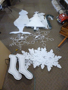 lot 82 image: Outdoor Christmas Decorations
