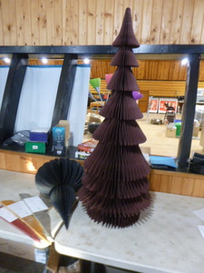 lot 90 image: Christmas Dcor