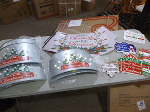 lot 93 image: Christmas Dcor