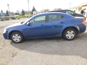 lot 2 image: 2010 Dodge Avenger