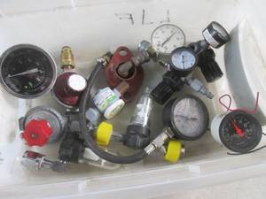 lot 59 image: (CSB) Assorted Gauges and Regulators